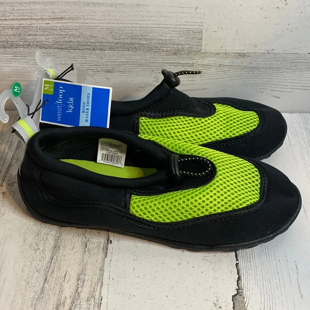 Boys Water Shoes Size M (2/3) NEW